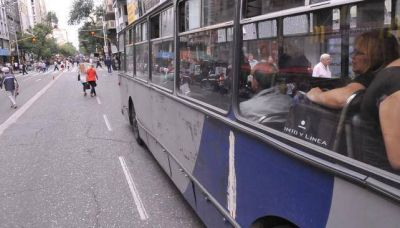 Contin�a el paro de las operadoras de los trolebuses