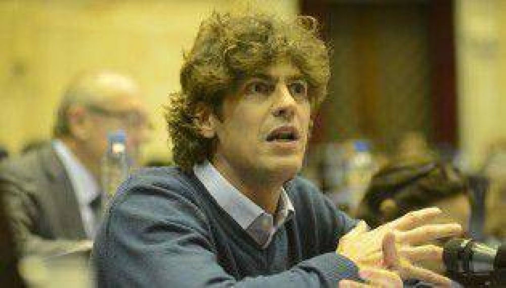 Lousteau qued� acorralado