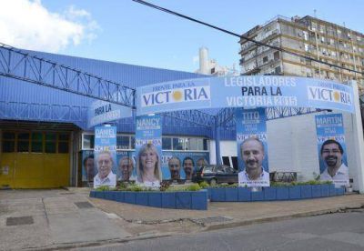 Fabi�n R�os y los candidatos a legisladores provinciales inauguraron la sede del FPV
