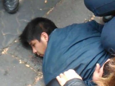 La gente golpe� y detuvo a un arrebatador en pleno centro mendocino