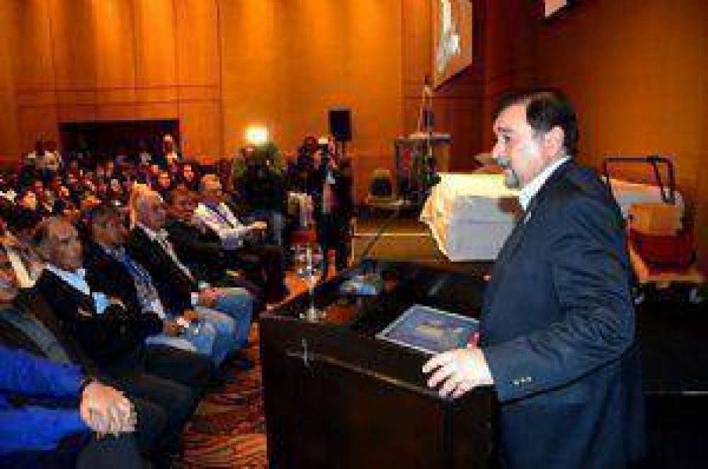 Miguel Isa y Luis Barrionuevo inaguraron el �Encuentro de Camareras de Piso� en Salta