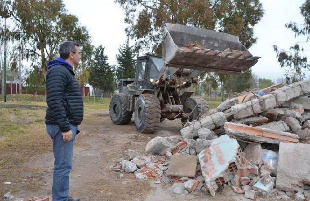 Por seguridad, demolieron planta del EPAS abandonada