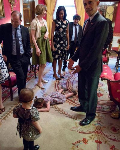 El berrinche de una nena de dos a�os en la Casa Blanca y a los pies de Obama
