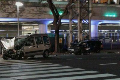 Grave choque frente al Aeroparque: tres heridos