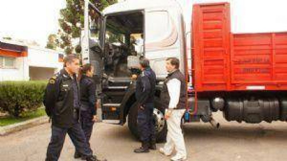  ADELANTO: Tras una persecuci�n por Ruta Nacional 5 se recuper� un cami�n robado en La Plata