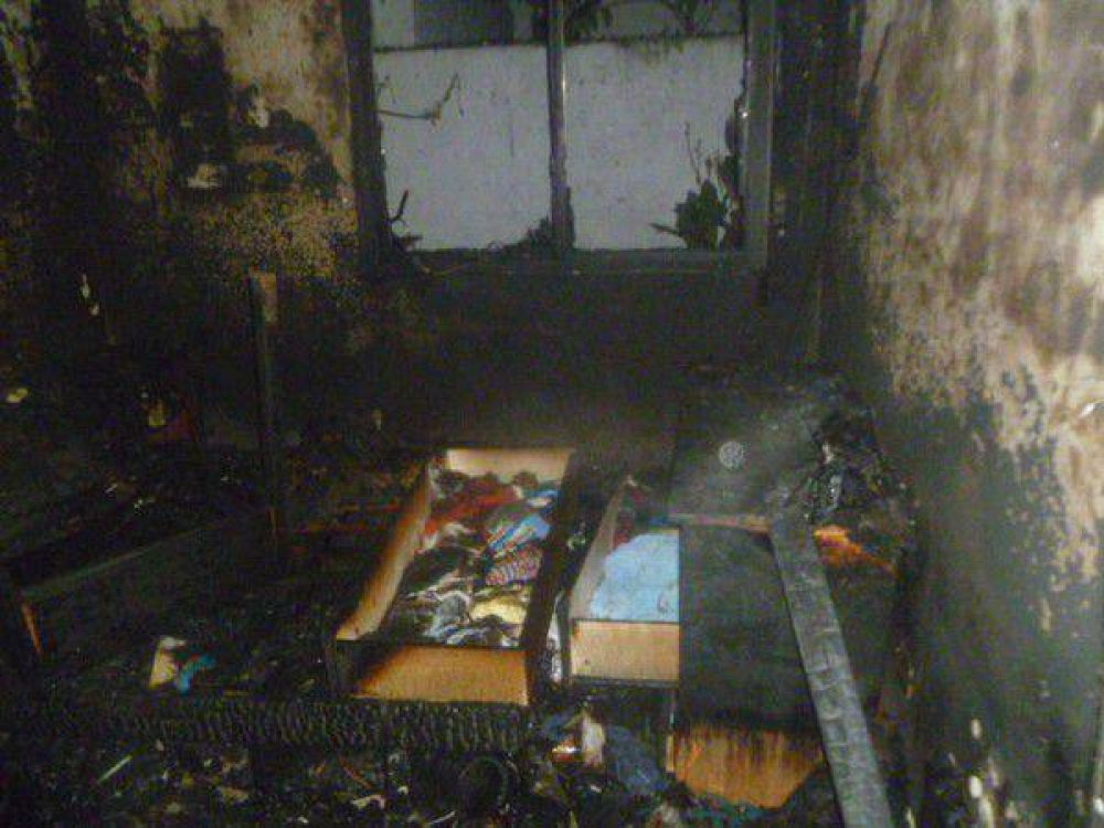 Incendio en un departamento produjo grandes p�rdidas materiales