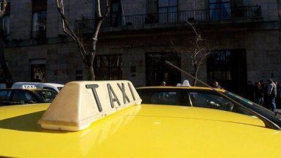 Taxistas protestaron, criticaron a Pulti y AM denunci� agresiones e �intereses pol�ticos�