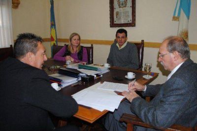 Netboocks educativas: Firma de convenio entre el municipio y el comit� del programa Conectar Igualdad