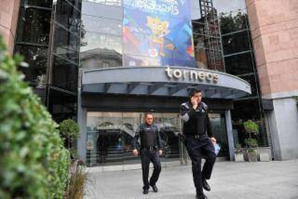 Esc�ndalo en la FIFA: Interpol allan� las oficinas de Torneos