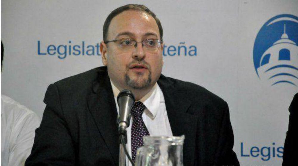 Balearon al subsecretario de Justicia porte�o al robarle junto a su familia