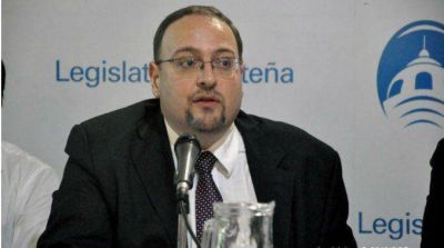 Balearon al subsecretario de Justicia porte�o al robarle junto a su familia