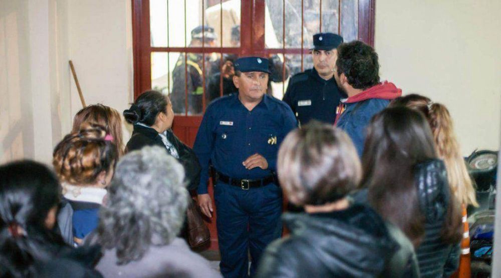 Pelea estudiantil con 43 demorados
