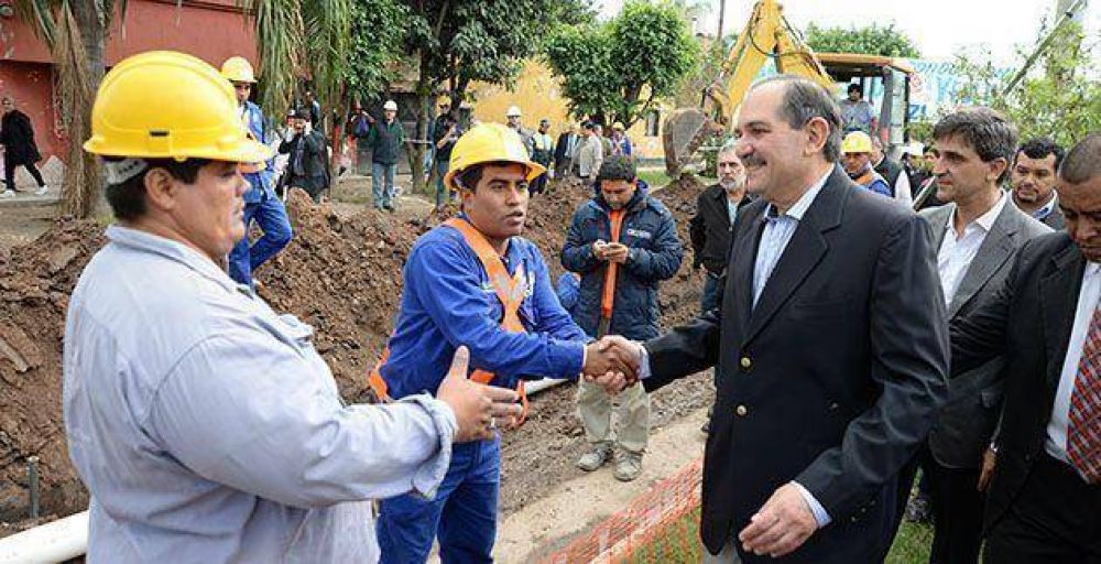 Alperovich: �Al terminar la gesti�n queremos que el 95% de los tucumanos de la Capital tengan agua potable