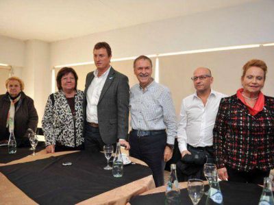 Schiaretti expuso su plan de obras p�blicas por U$S 2.564 millones