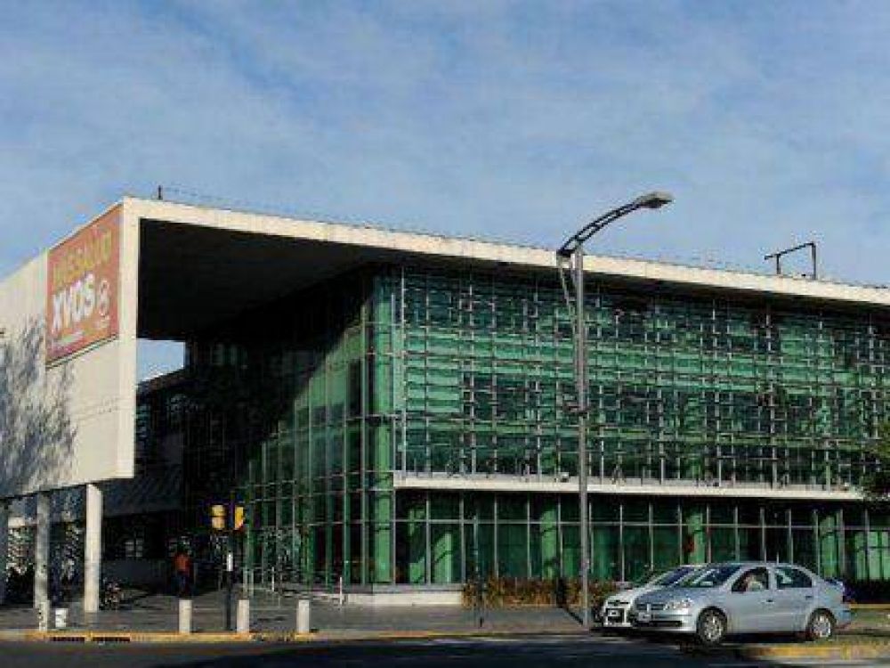 Una mujer perdi� un ri��n al ser baleada en un intento de robo en una plaza de Rosario