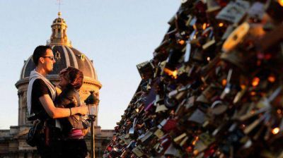 Par�s desmantelar� los candados del amor del simb�lico puente