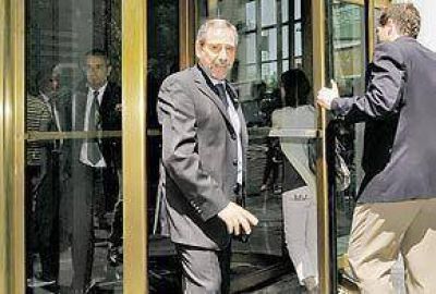Avi�n sospechoso: otro testigo apunt� contra un asesor de Jaime
