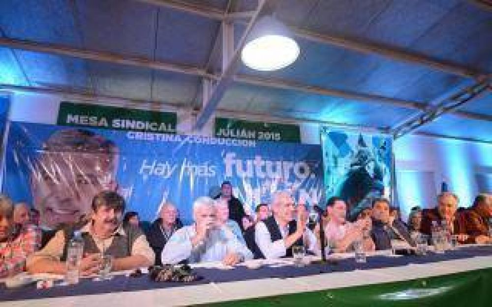 Elecciones 2015: Importante apoyo de intendentes y gremios a la candidatura de Julin Domnguez