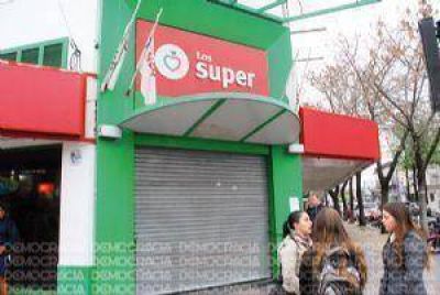 Cerr� la sucursal c�ntrica de Los S�per y despidieron a m�s de 20 trabajadores