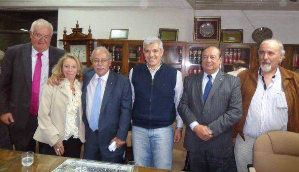Juli�n Dom�nguez visit� la ciudad, inaugur� luminarias y valor� la proyecci�n local