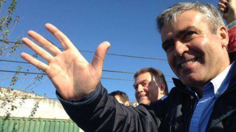 Cano y Amaya caminaron juntos por las calles de Juan Bautista Alberdi