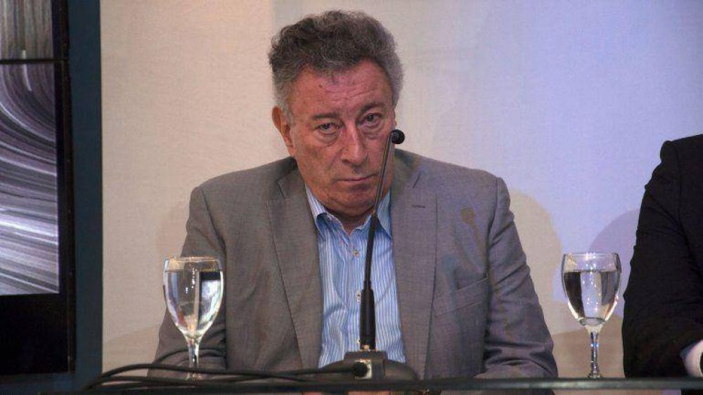 El voto anti Blatter de Luis Segura no gust� en la interna de la AFA: pedir�an adelantar elecciones