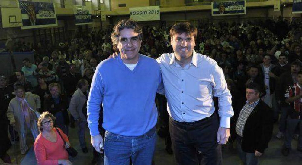 Bossio encabez� encuentro militante en San Mart�n y respald� un candidato local