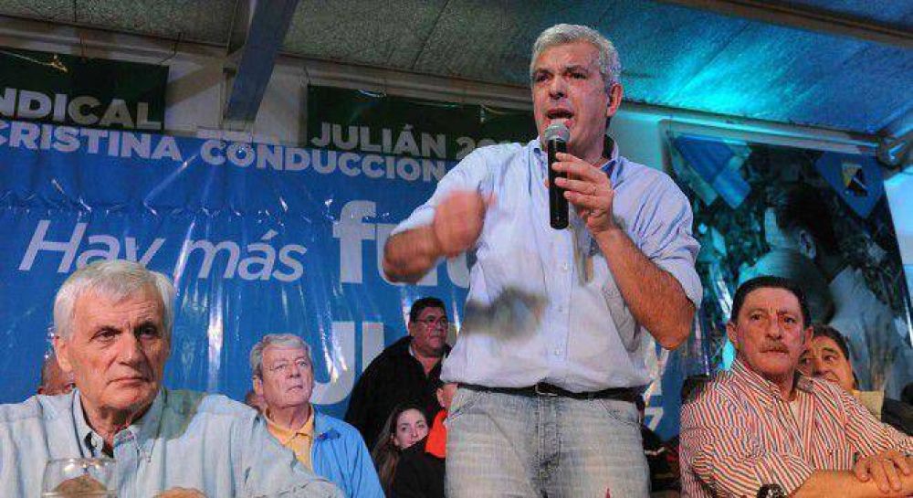 Importante demostraci�n de fuerza de Dom�nguez, que junt� m�s de 40 gremios