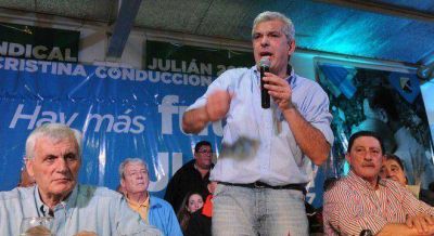 Importante demostraci�n de fuerza de Dom�nguez, que junt� m�s de 40 gremios