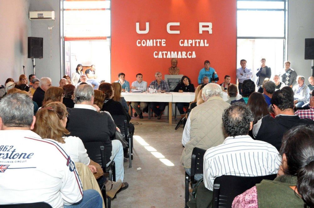 UCR: exhortaron a Corpacci a cumplir con los dichos en mayo de 2014 y promulgar las PASO provinciales