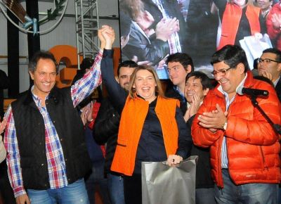 Scioli brind� contundente respaldo a Bertone
