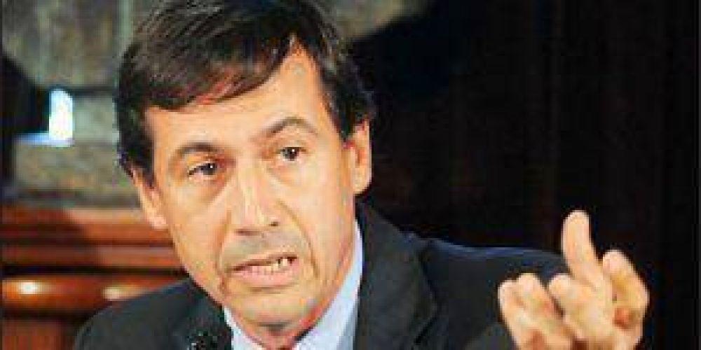 Naidenoff critic� a Insfr�n