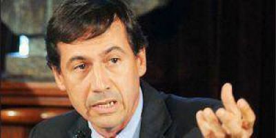 Naidenoff critic� a Insfr�n