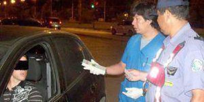 Unos 30 conductores demorados por circular ebrios