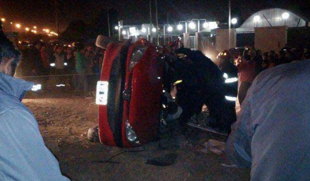 Dos autos chocaron fuertemente en un cruce sobre la Ruta 40