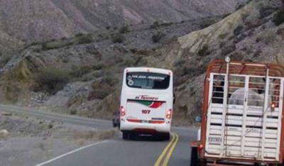 Pol�mica por la infracci�n de un colectivo en plena ruta a Calingasta