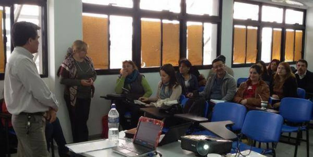 Capacitan a evaluadores de ferias de ciencias y tecnolog�a