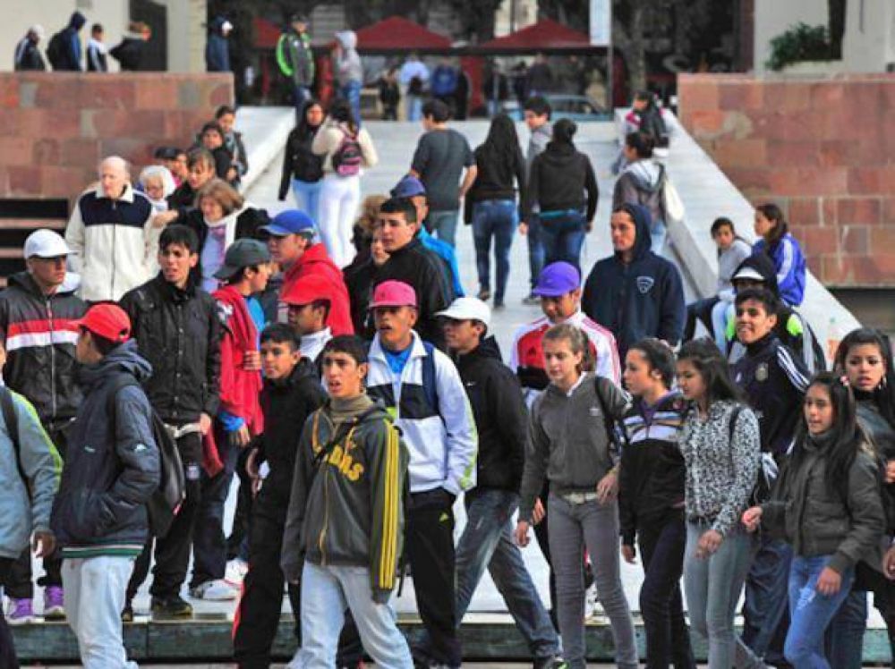 El 27 % de los adolescentes rosarinos no estudia ni termin� la secundaria