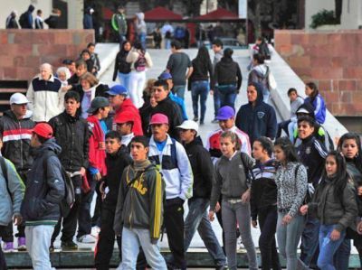 El 27 % de los adolescentes rosarinos no estudia ni termin� la secundaria