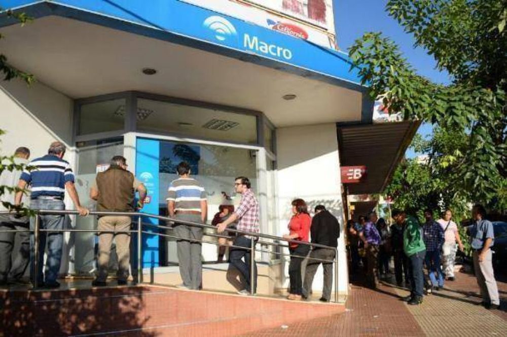 Cajeros autom�ticos de Posadas colapsados por el cobro de salarios
