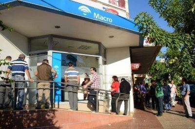 Cajeros autom�ticos de Posadas colapsados por el cobro de salarios