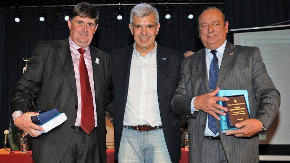 Tres Arroyos: el intendente apoy� la precandidatura de Dom�nguez