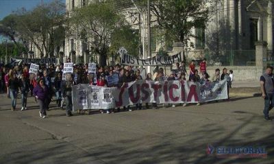 Masivo reclamo de Justicia por el asesinato de Y�sica y otras dos muertes