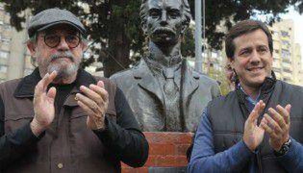 Recalde, de campa�a junto a Silvio Rodr�guez, Claudia Villafa�e y Tit�