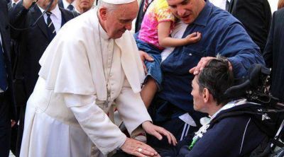 Papa Francisco: Santa Trinidad nos alienta a vivir amor rec�proco y belleza del Evangelio