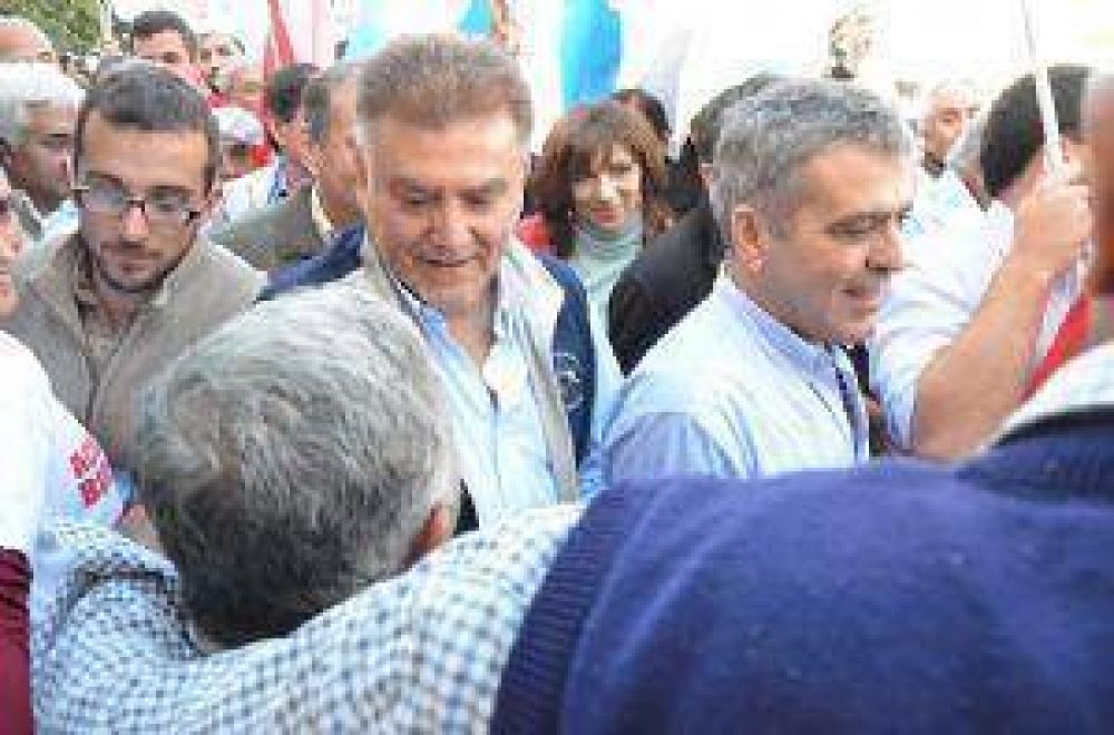 Cano y Amaya recorrieron las calles de Alberdi