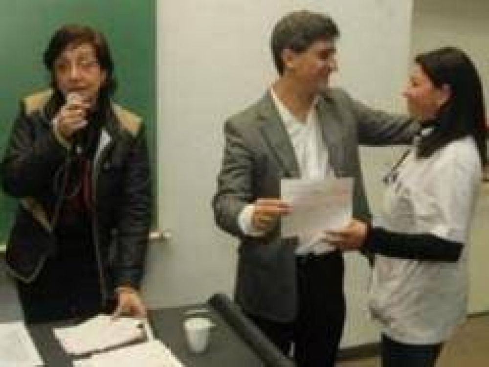 Hospitales reciben 13.000 juegos de s�banas de Desarrollo Social