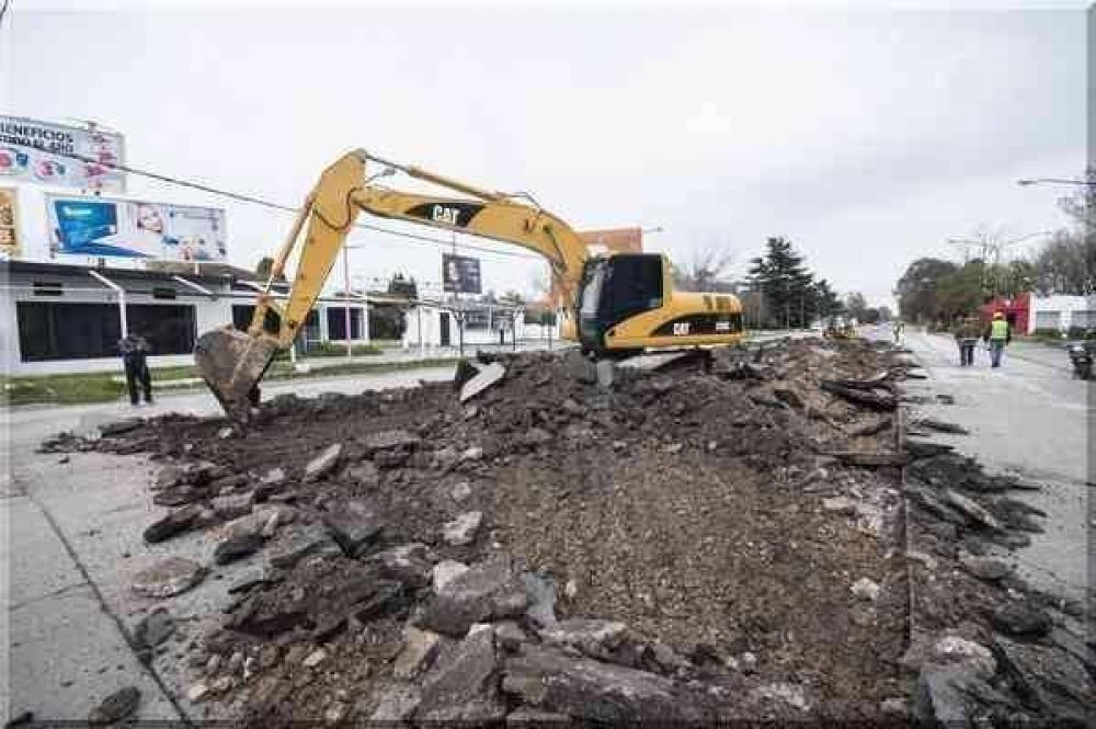 Inza supervis� la pavimentaci�n de la Avenida Bidegain