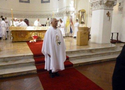 Ordenan cura a viudo paraguayo en la Argentina