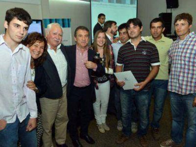 M�s de 1.000 entrerrianos fueron beneficiados con el programa �J�venes Emprendedores�